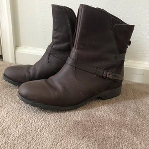 Teva midi boot